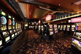 Pengguna menikmati permainan Live Casino dengan dealer interaktif di platform wika123