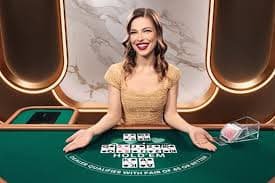 Grafis menampilkan fitur bonus dan transaksi lancar pada platform Live Casino wika123